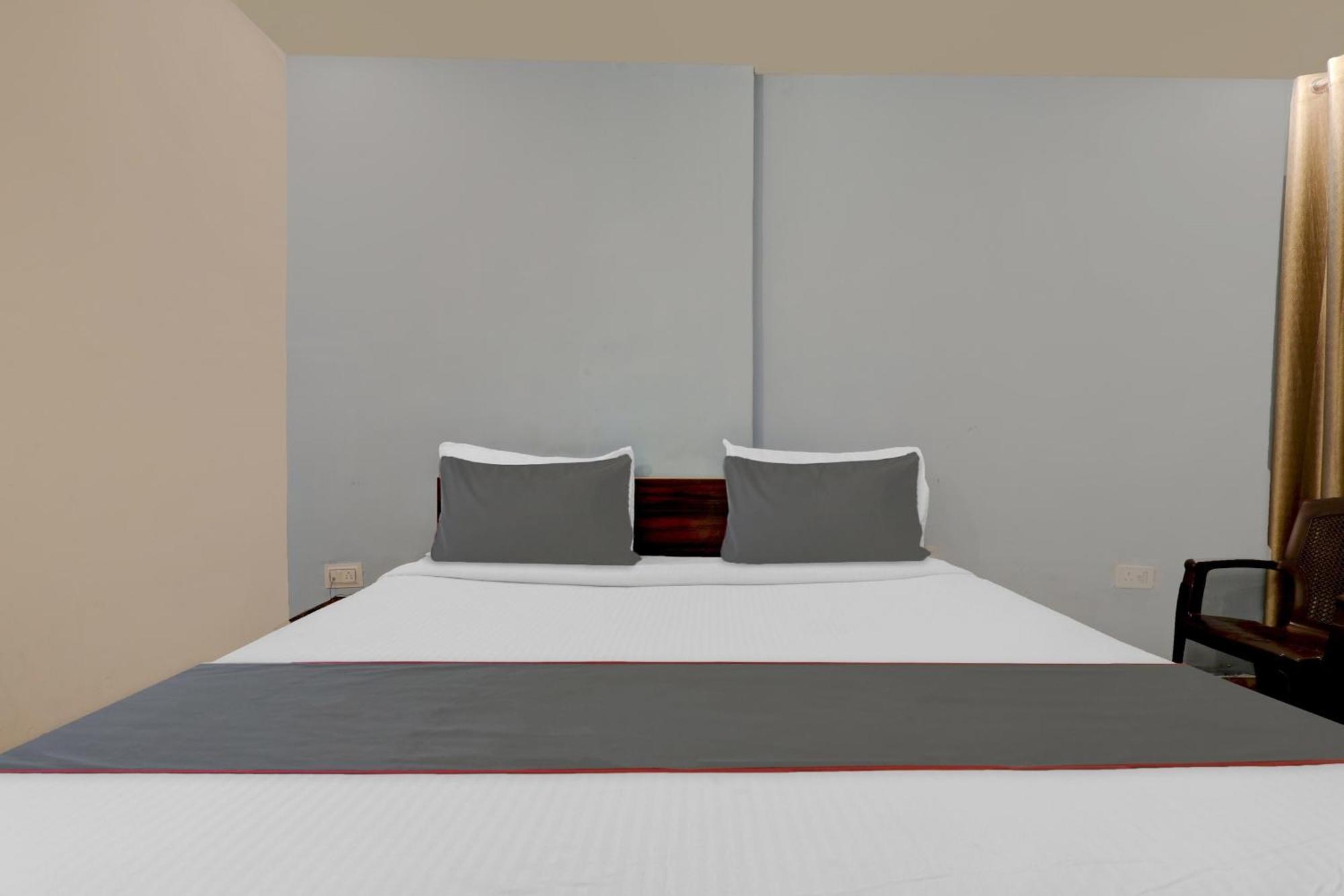 Collection O Premier Near Hazratganj Hotel Lucknow Exterior photo