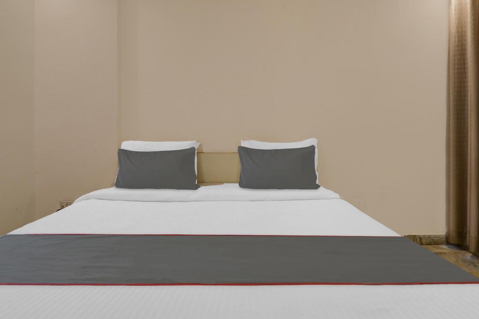 Collection O Premier Near Hazratganj Hotel Lucknow Exterior photo