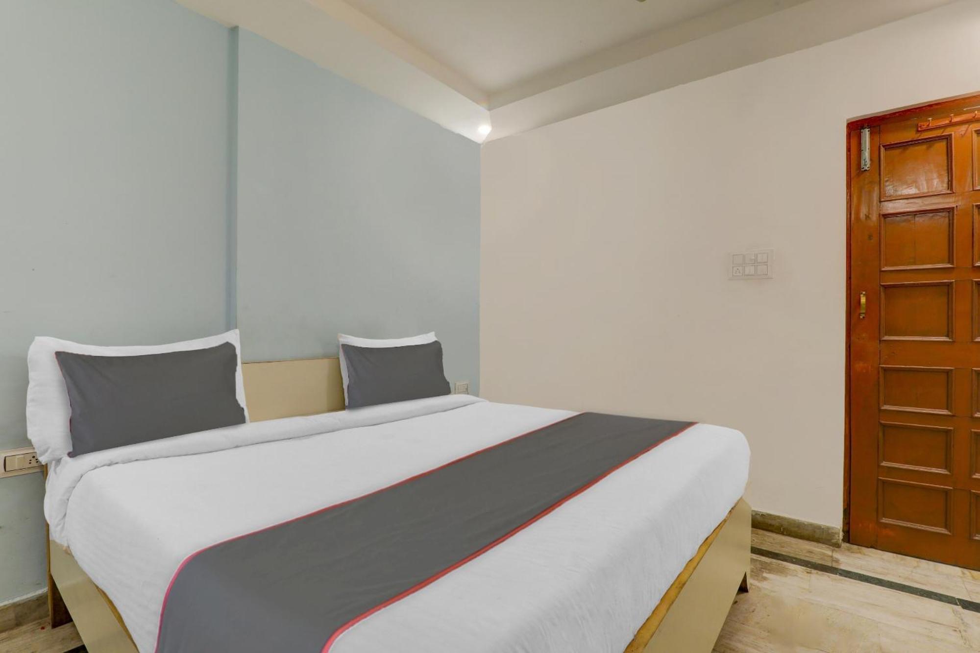 Collection O Premier Near Hazratganj Hotel Lucknow Exterior photo