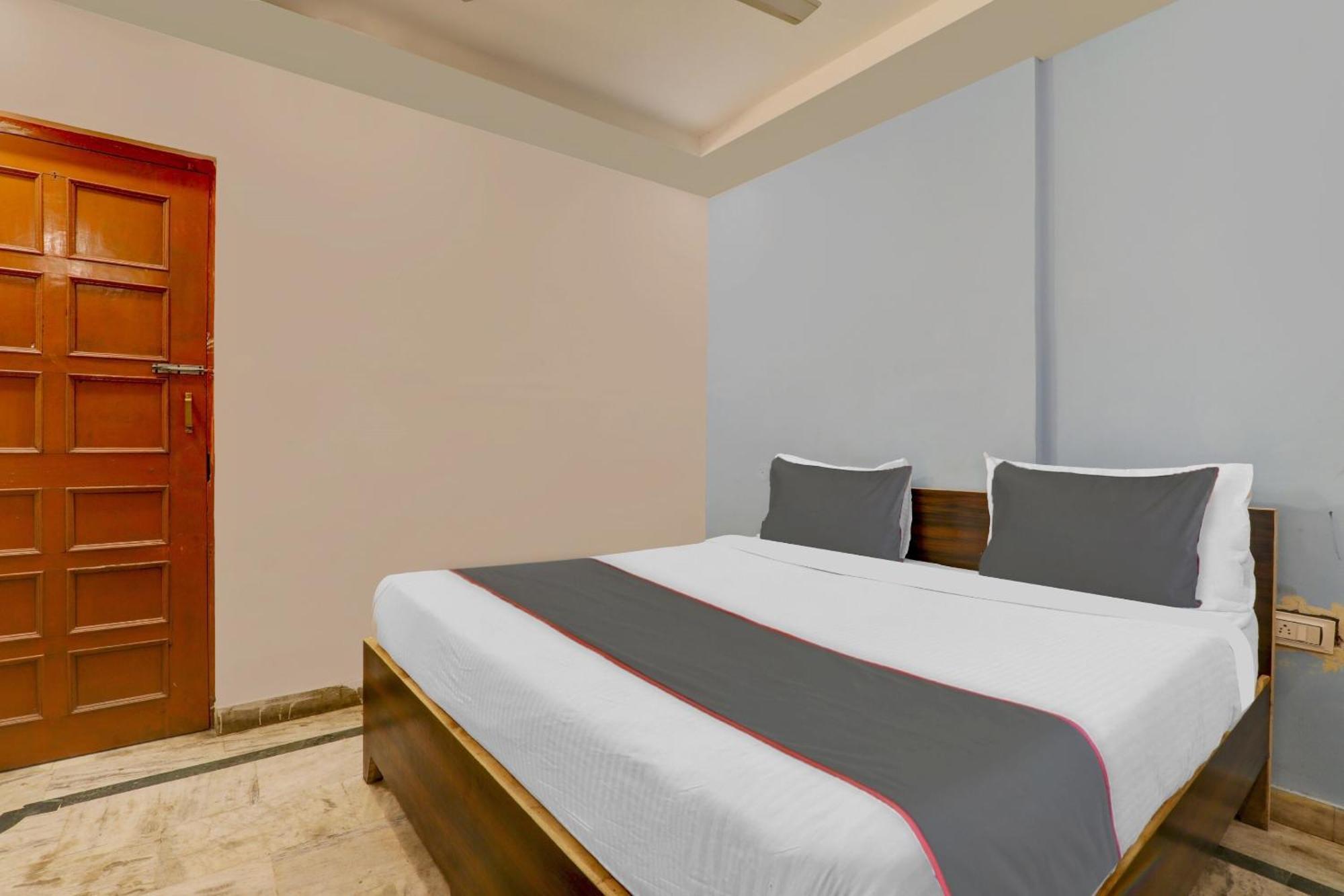 Collection O Premier Near Hazratganj Hotel Lucknow Exterior photo