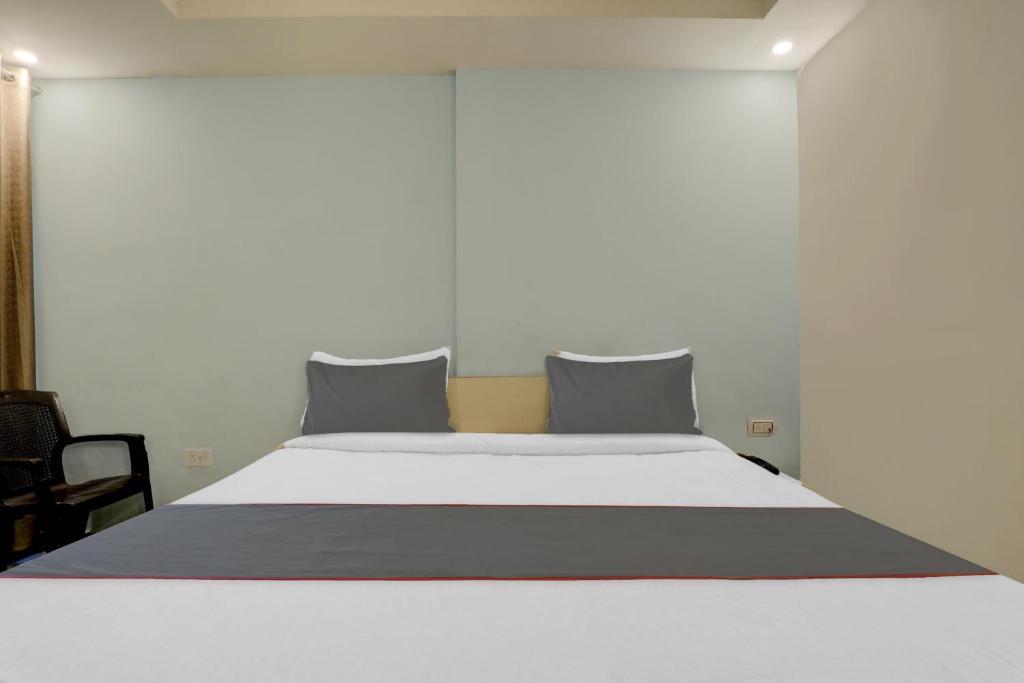 Collection O Premier Near Hazratganj Hotel Lucknow Exterior photo