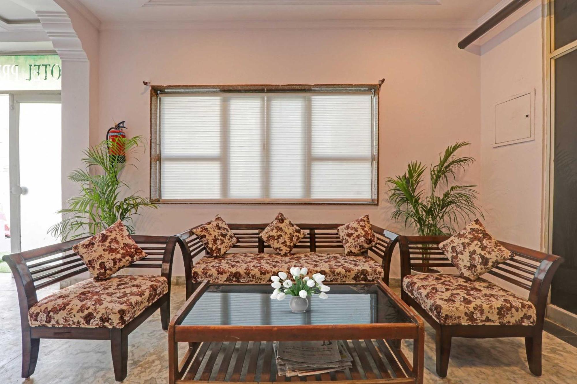 Collection O Premier Near Hazratganj Hotel Lucknow Exterior photo