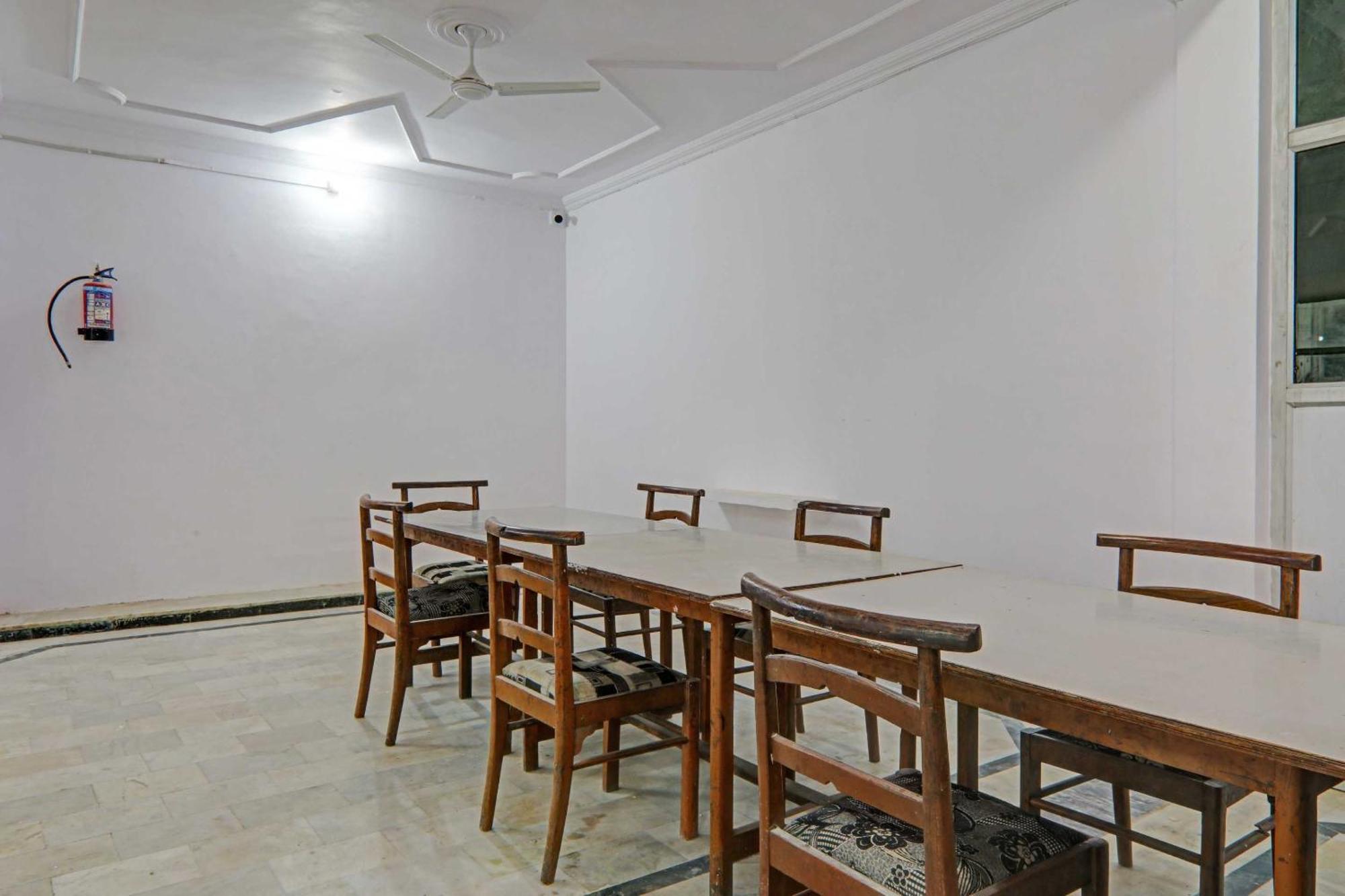 Collection O Premier Near Hazratganj Hotel Lucknow Exterior photo