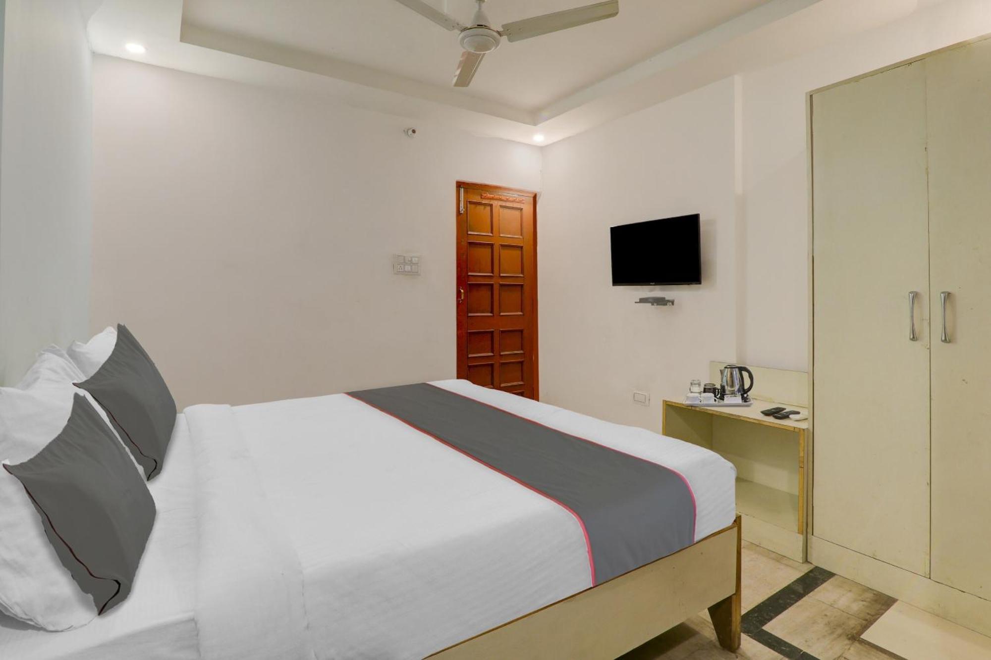 Collection O Premier Near Hazratganj Hotel Lucknow Exterior photo