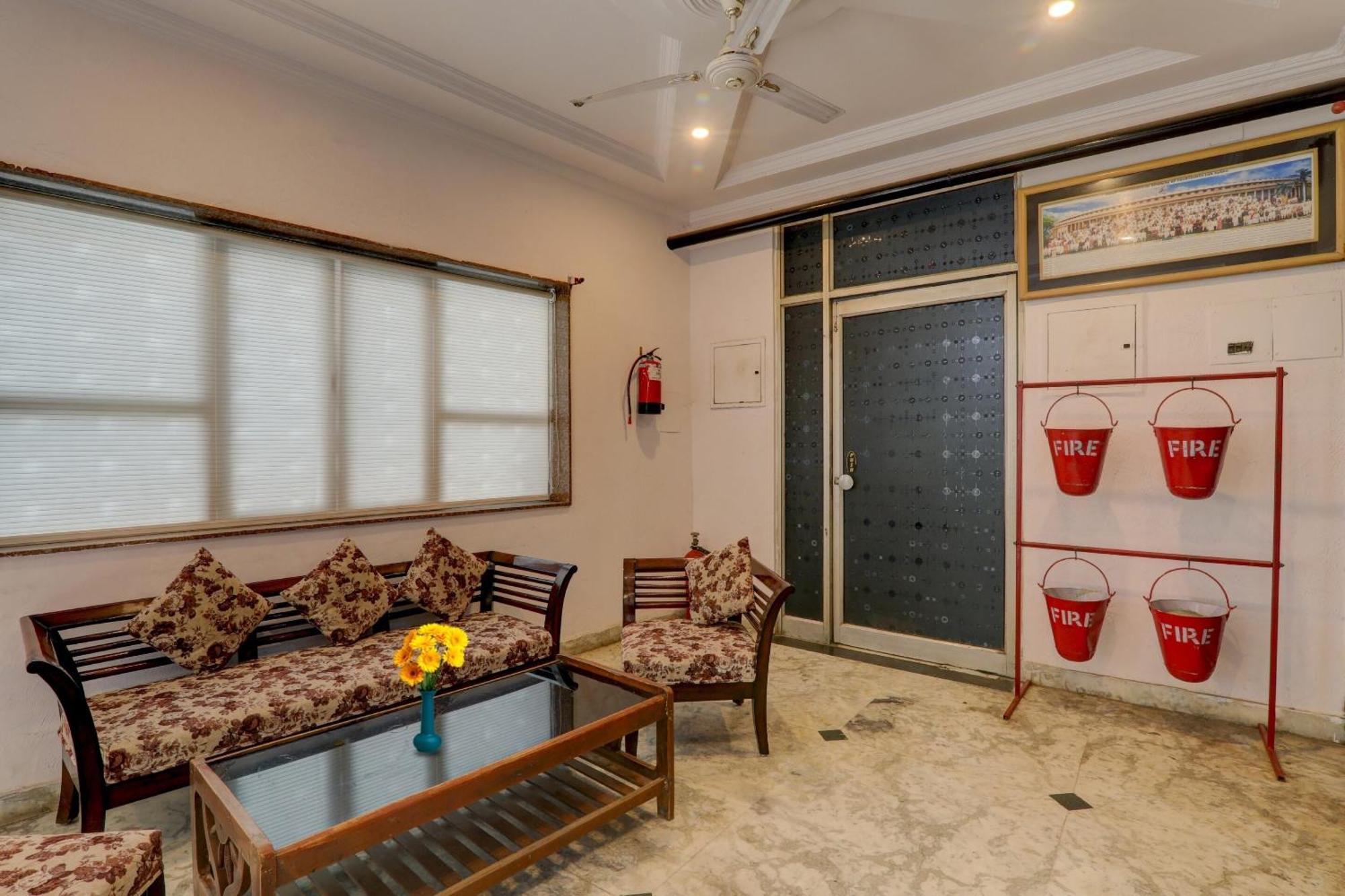 Collection O Premier Near Hazratganj Hotel Lucknow Exterior photo