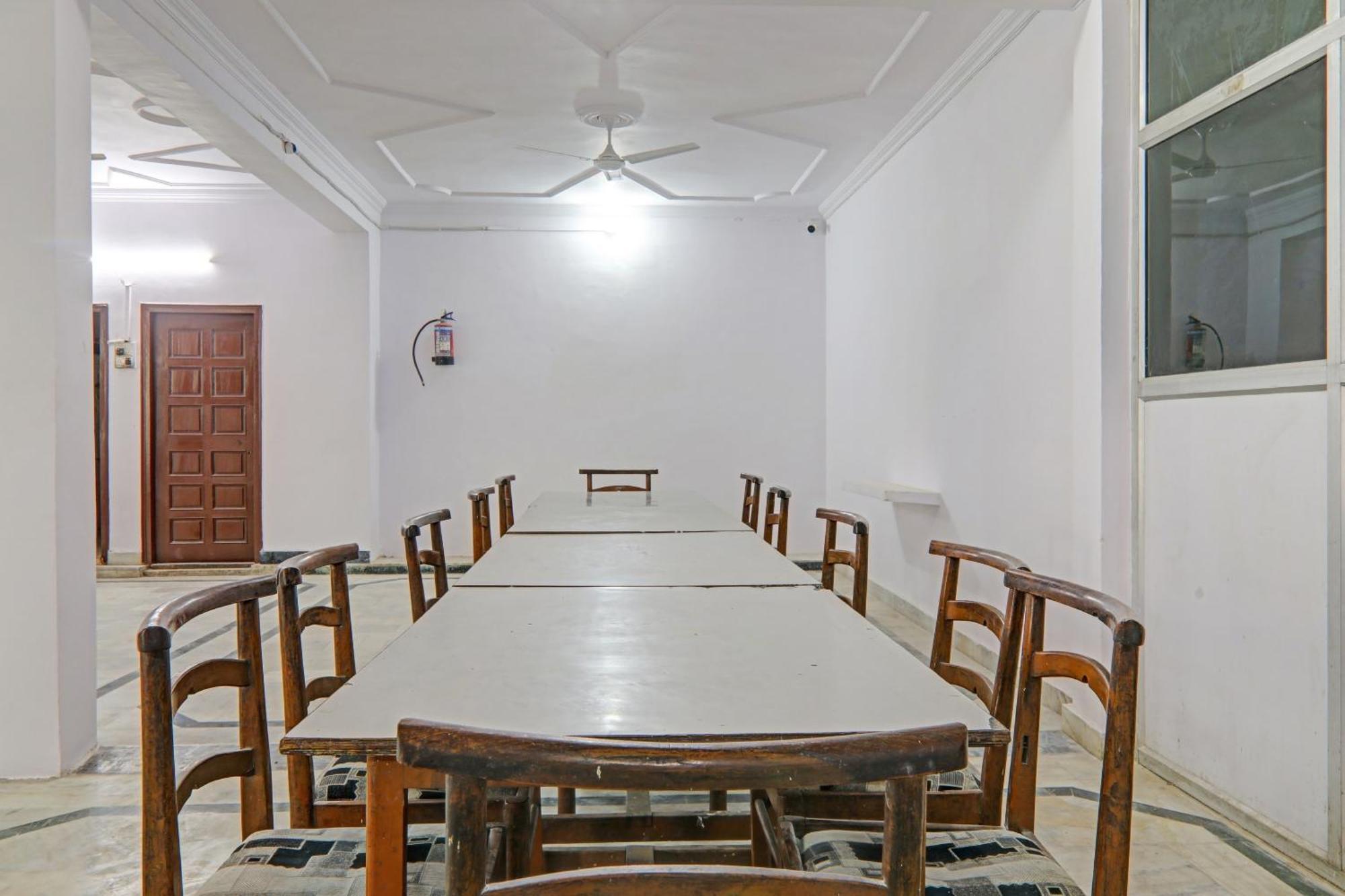Collection O Premier Near Hazratganj Hotel Lucknow Exterior photo