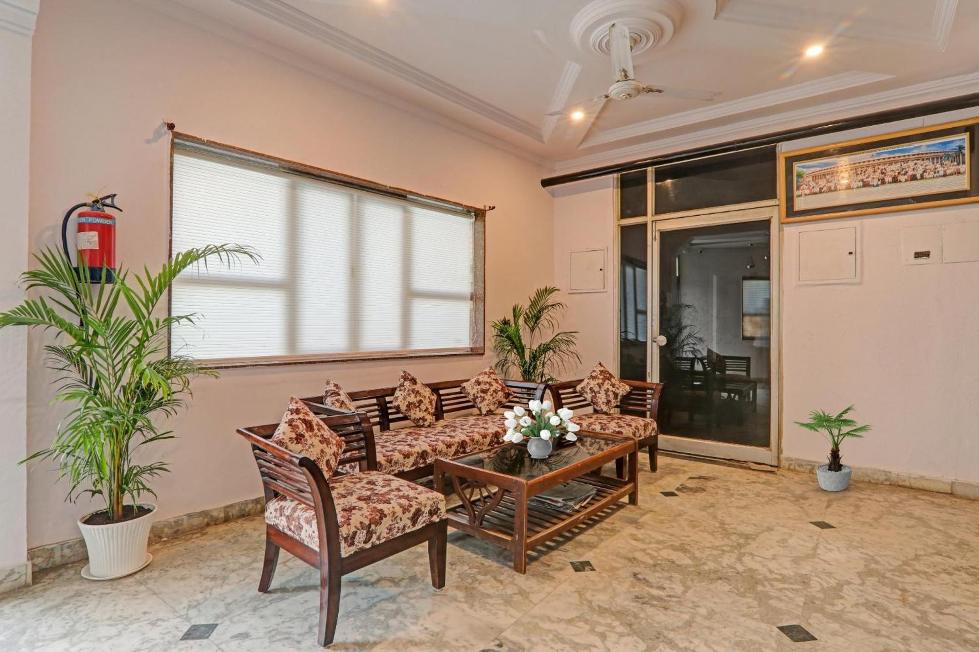 Collection O Premier Near Hazratganj Hotel Lucknow Exterior photo